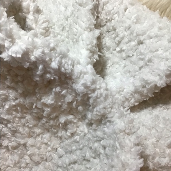 NWT White hand knit unisex scarf luxuriously soft - Picture 2 of 3